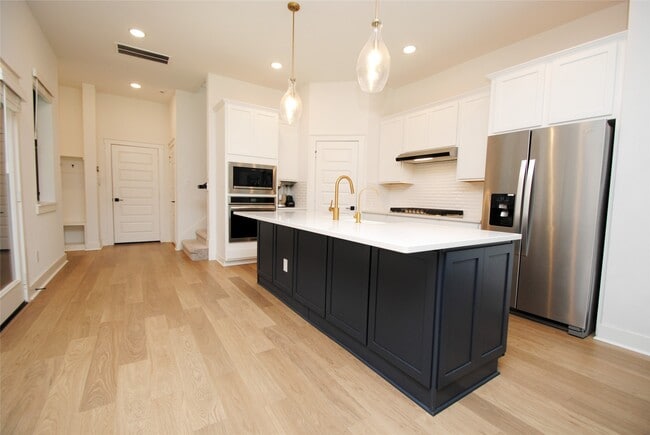 Building Photo - 18643 Parkland Row Dr