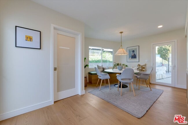 Building Photo - 211 Bellino Dr