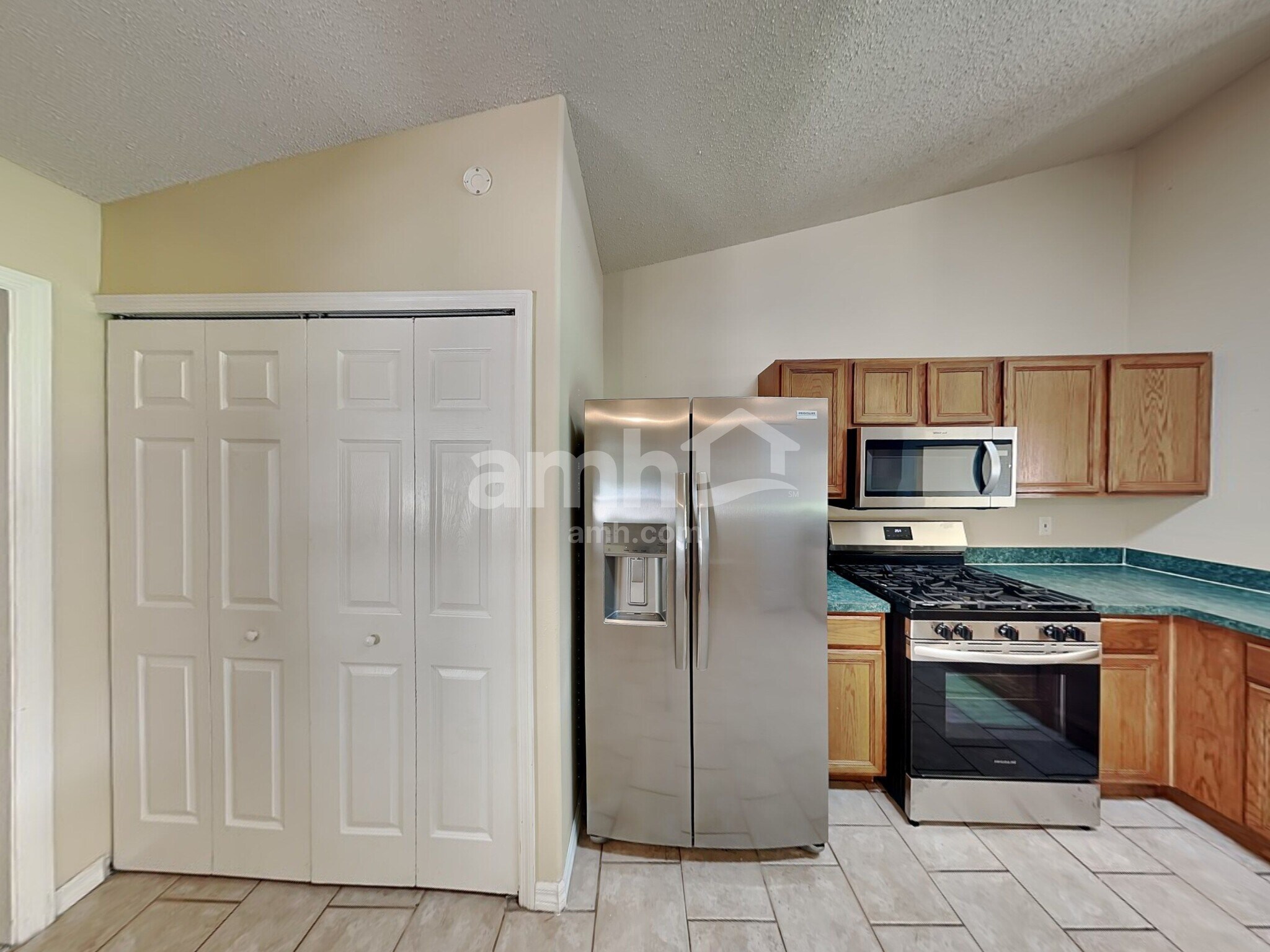 Building Photo - 29333 Yarrow Dr