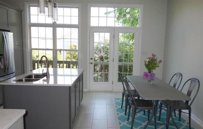 Kitchen - 1439 N Scott St