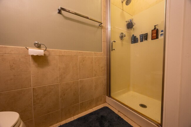 Building Photo - Spacious 2 Bedroom Townhouse in Tunxis Vil...