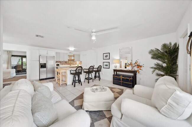 Building Photo - 171 Salmon Dr NE