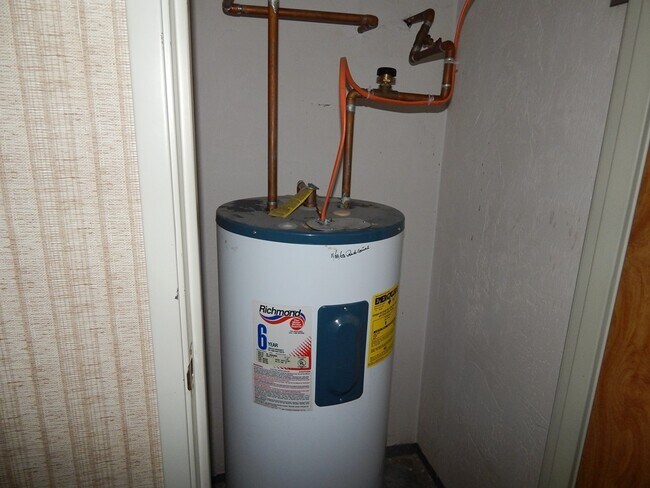 Building Photo - 340 Sunderland Rd