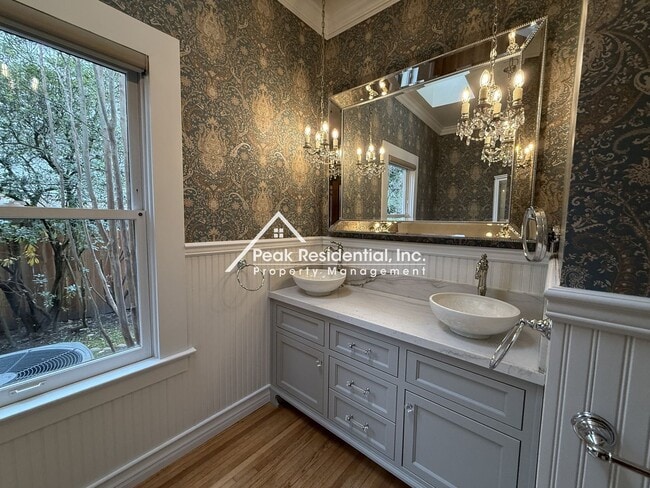 Building Photo - Beautiful Penryn 3bd/2ba House With Detach...