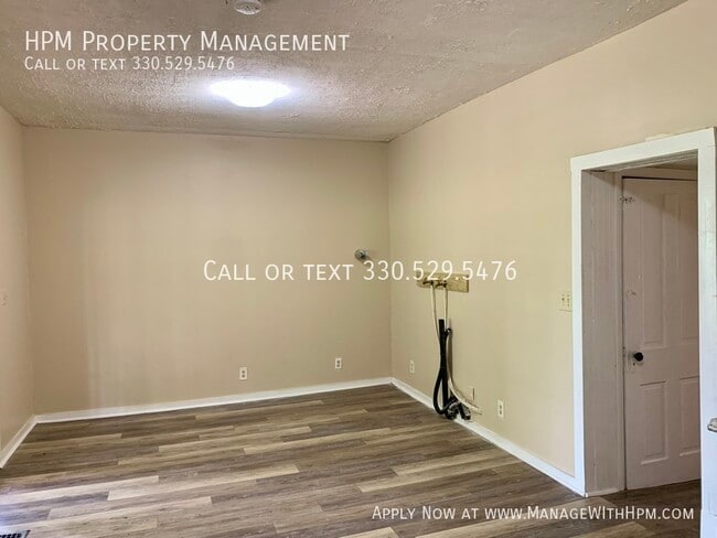 Building Photo - 926 Main Ave W