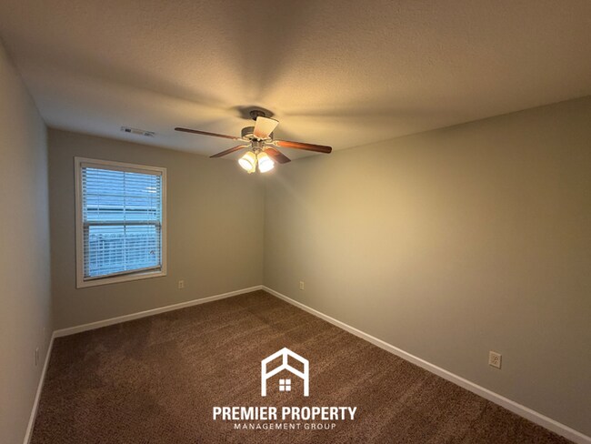 Building Photo - Move-In Ready 3BR Home in Tuscaloosa - Granite Counters & Enclosed Backyard