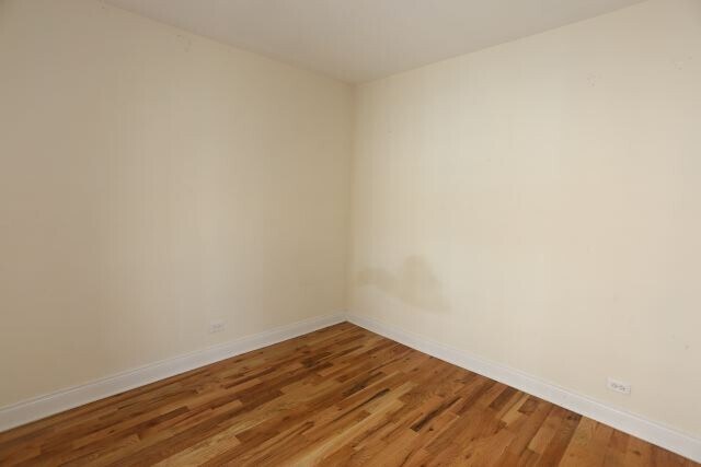 Building Photo - 633 W Cornelia Ave