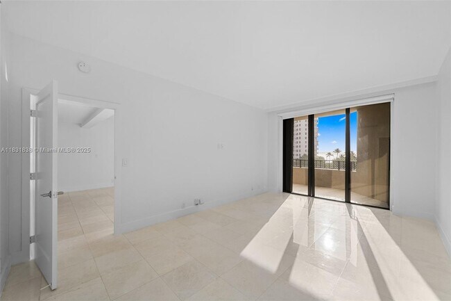 Building Photo - 251 Crandon Blvd