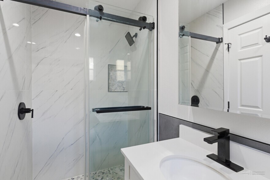 Building Photo - 10788 Mercer Ave