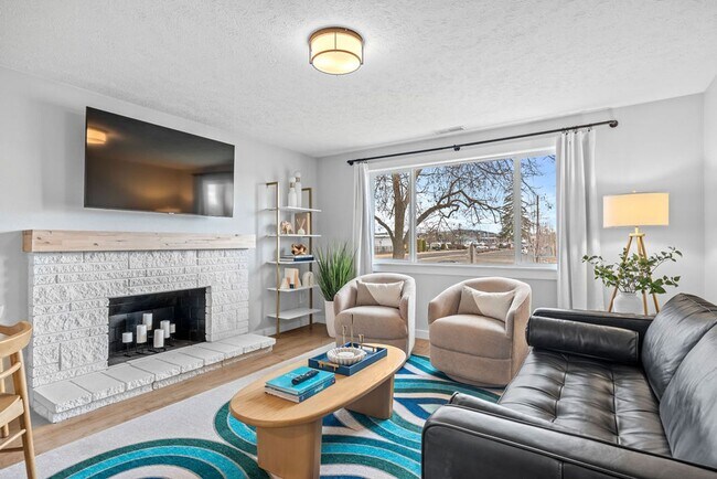 Building Photo - Modern 2BR Suite – Newly Furnished, Pet-Friendly, Near Downtown Spokane (Furnished)