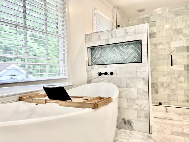 Building Photo - 2134 Briarlake Trace