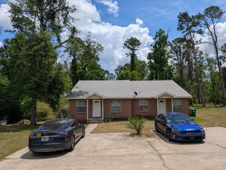 Exterior - 2423 Chateau Ln