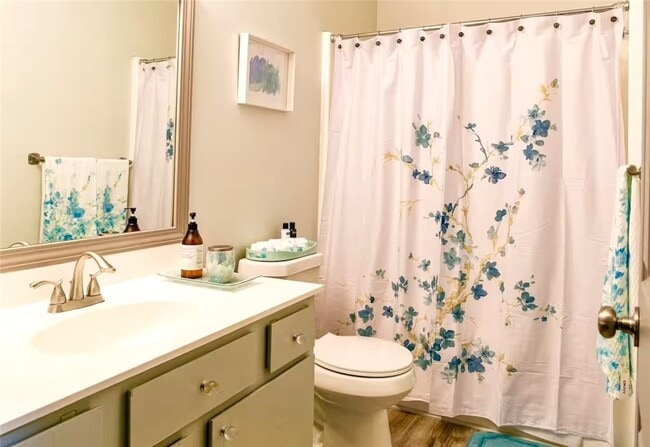 Building Photo - 106 NW Park St