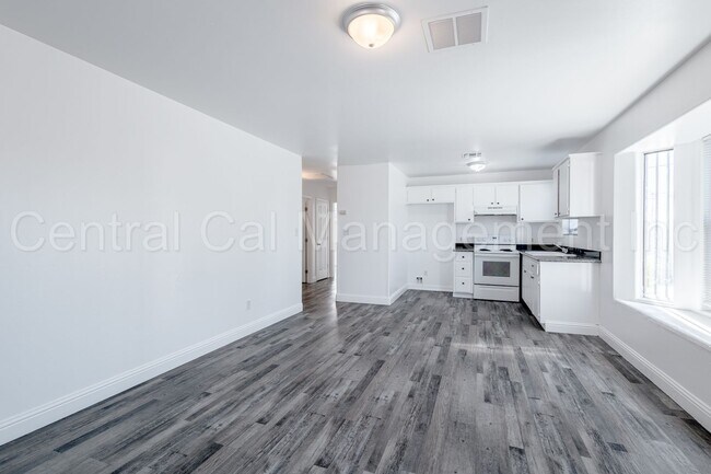 Building Photo - 130 8th St