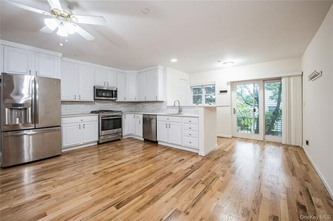 Building Photo - 140 Woodside Ave