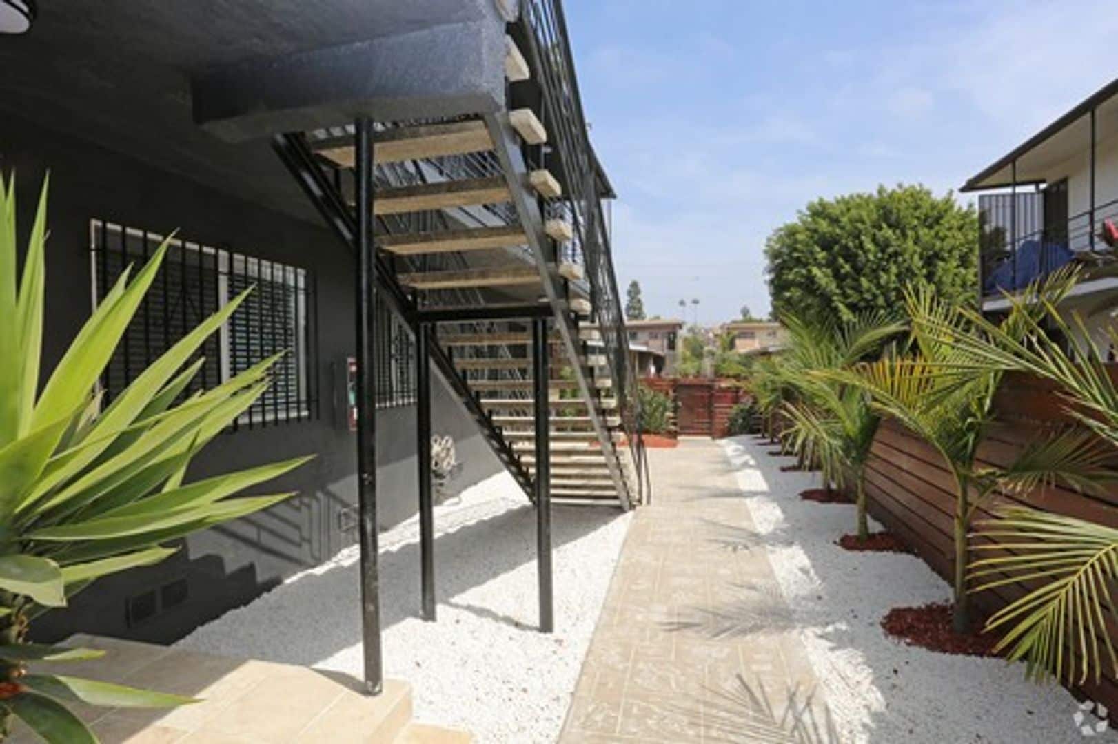 Building Photo - 10227 S 10th Ave