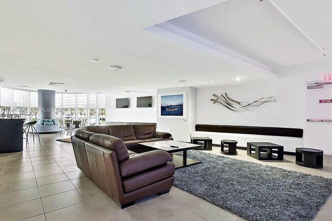 Building Photo - 1850 S Ocean Dr