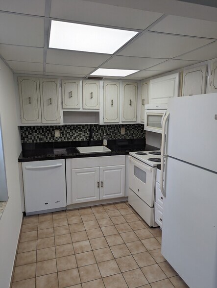 Building Photo - 517 Flanders K
