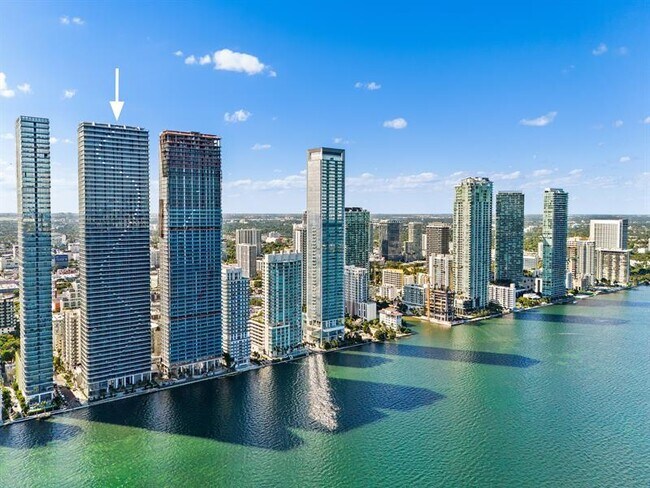 Building Photo - 700 NE 24th St