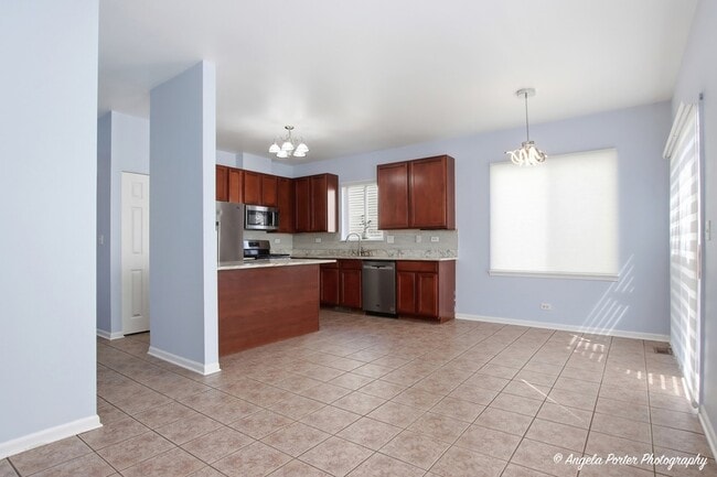 Building Photo - 749 S Parkside Dr