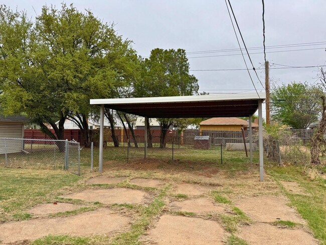 Building Photo - 1818 Collins Ave