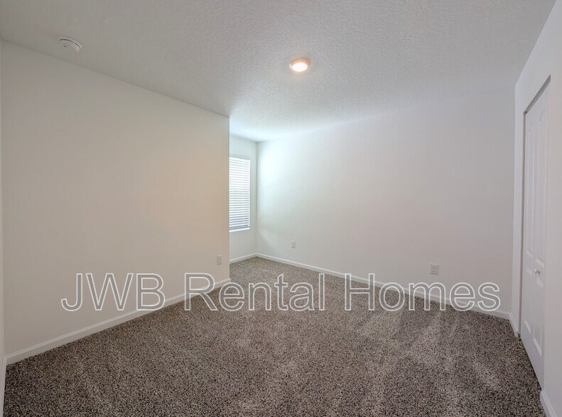 Building Photo - 5938 Sharon Lake Dr