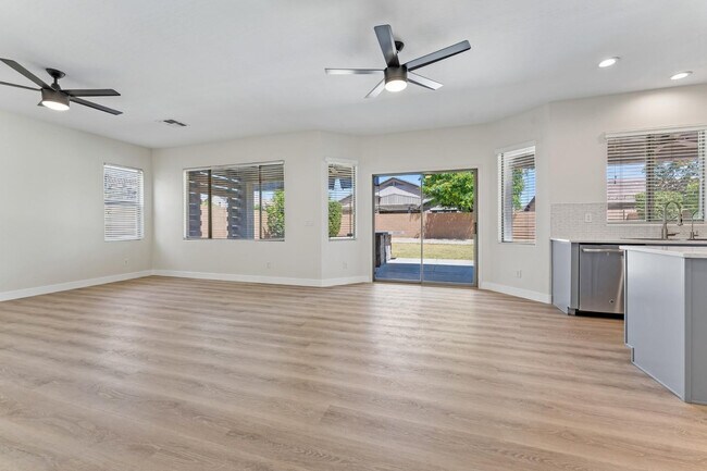 Building Photo - 18024 W Maui Ln