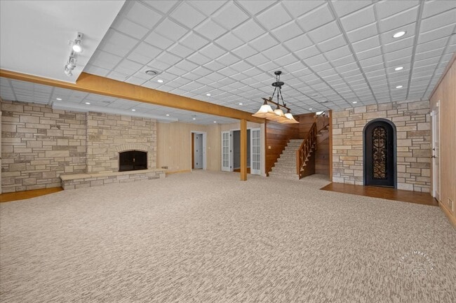 Building Photo - 921 S Batavia Ave