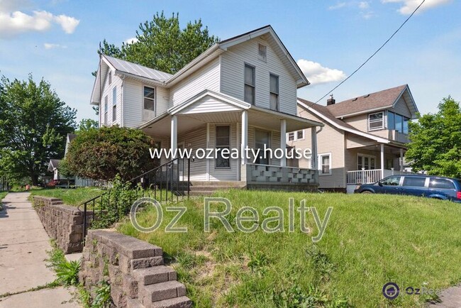 Building Photo - 1303 Western Ave