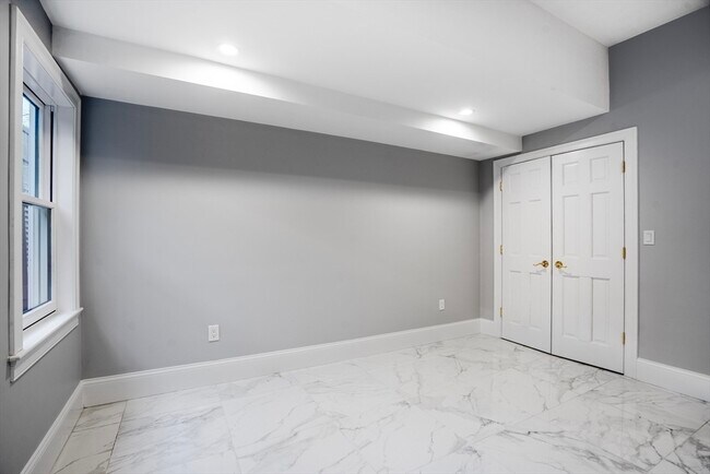 Building Photo - 290 Beacon St