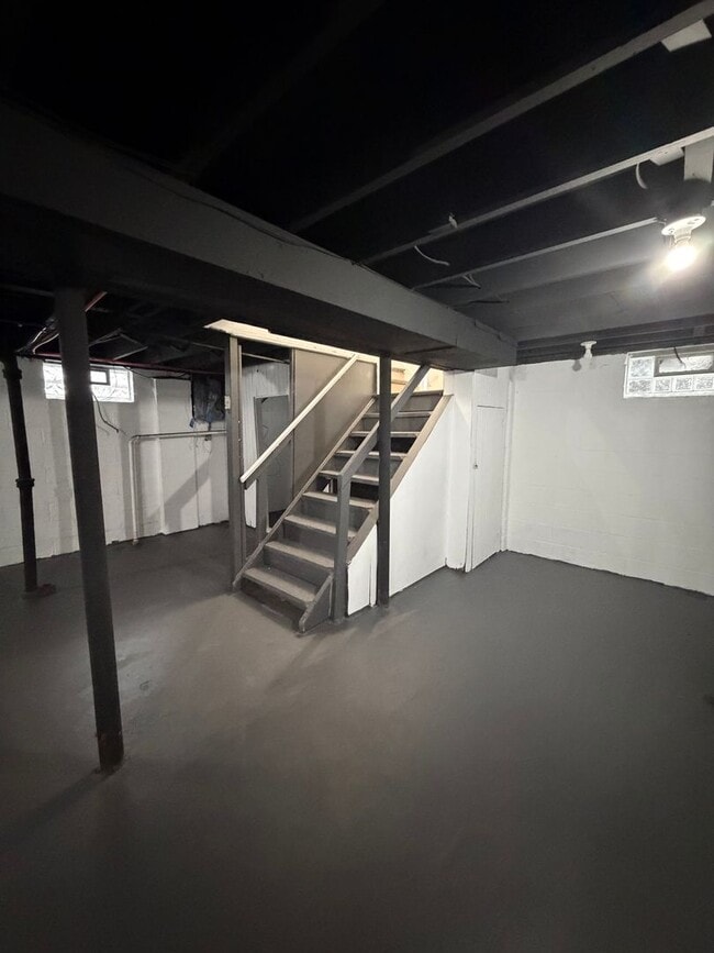 Building Photo - 3 bedroom Fully renovated Westside Bungalow