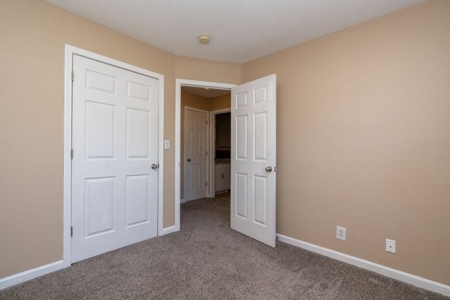 Building Photo - 102 Brandi Ct