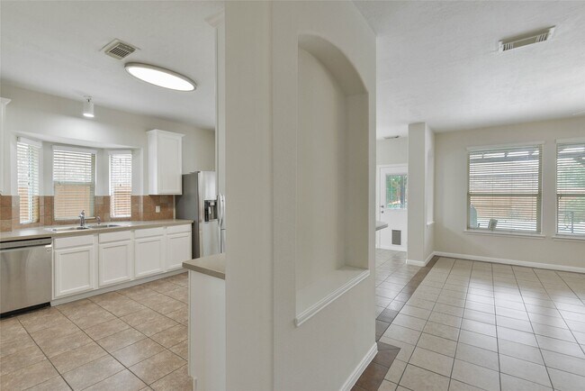 Building Photo - 15707 Sandisfield Ln