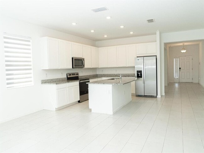 Building Photo - 445 Silver Palm Dr