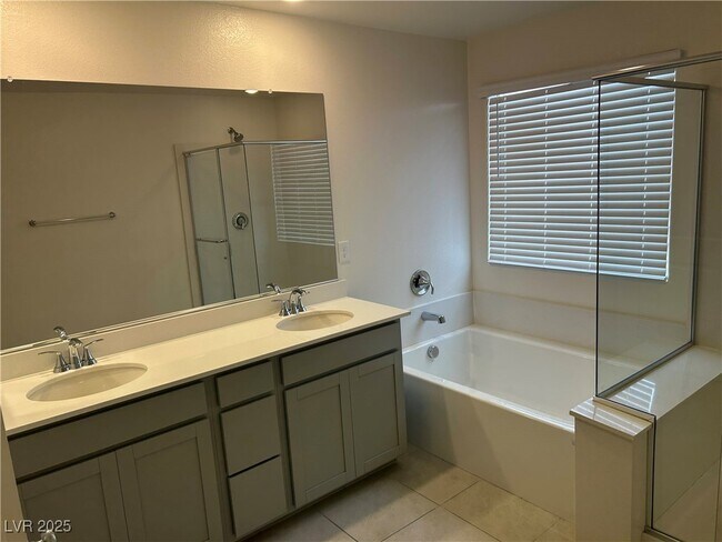 Building Photo - 4172 Scarlet Cob Ave