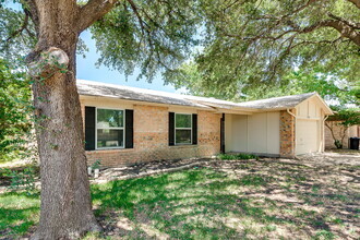 Building Photo - COMING SOON- 3BR Watauga/North Richland Hills