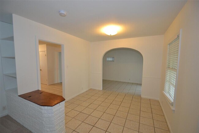 Building Photo - 1211 Ridgemont Dr