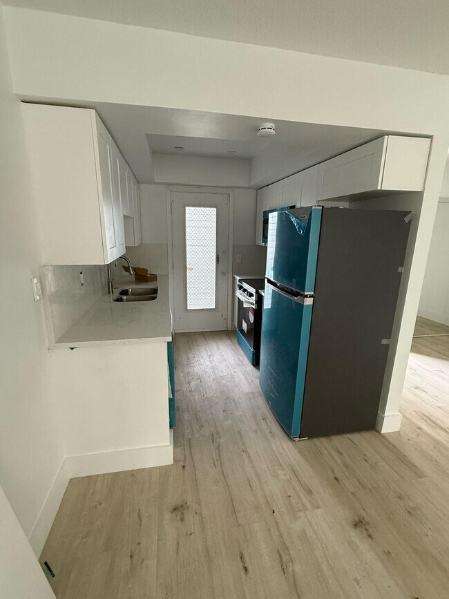 Building Photo - 1480 E Sample Rd