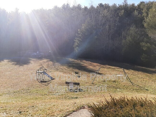 Building Photo - 82 Beagle Club Rd