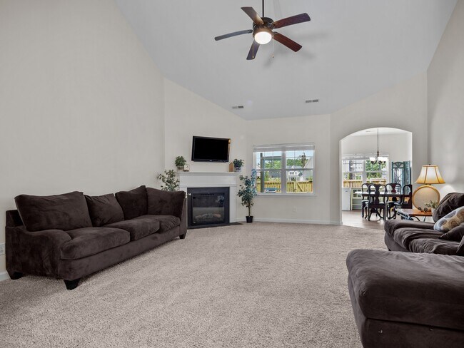 Building Photo - 251 Breakwater Dr