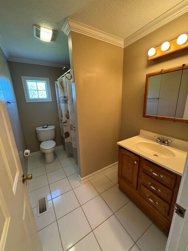 Building Photo - Steps from the Tee—Your Golf Course Home A...