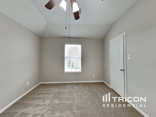 Building Photo - 4035 Mossy Spring Ln