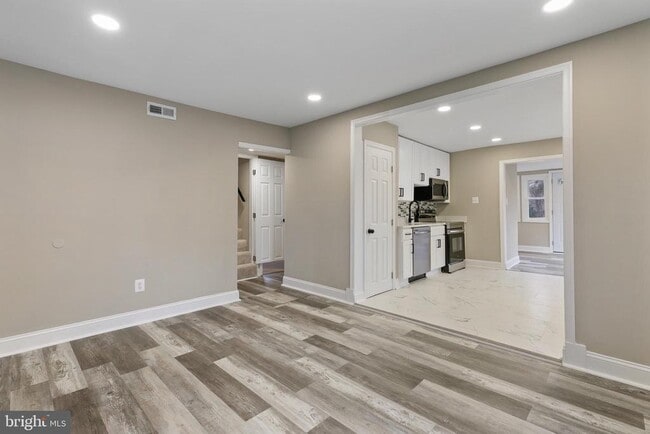 Building Photo - 8 Control Ct