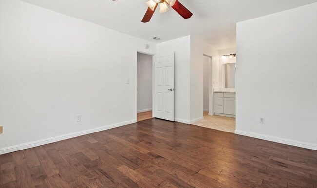 Building Photo - 4 bed 2 bath move-in ready home located in...
