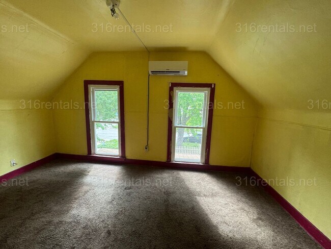 Building Photo - $1099 4 bed 1 bath - Single Family home