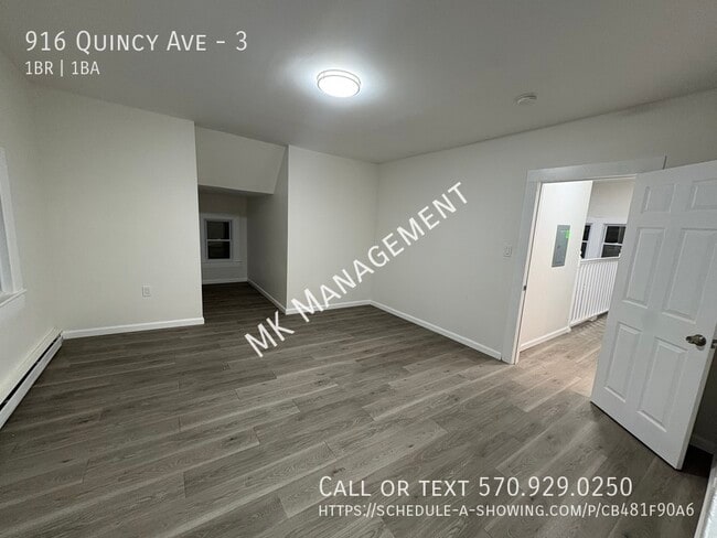 Building Photo - 916 Quincy Ave