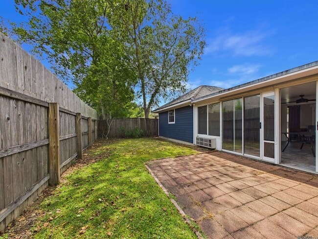 Building Photo - 1058 Bullrush Dr