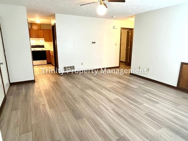 Building Photo - 1419 W Pike St