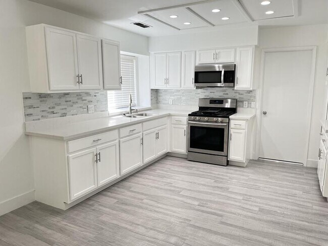 Building Photo - 3600 Bedrock Dr