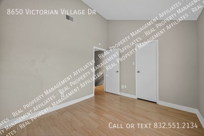 Building Photo - 8650 Victorian Village Dr